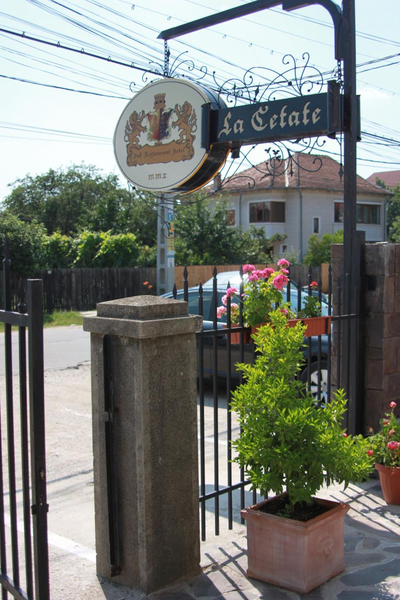 Hotel Lacetate Piteszti Zewnętrze zdjęcie
