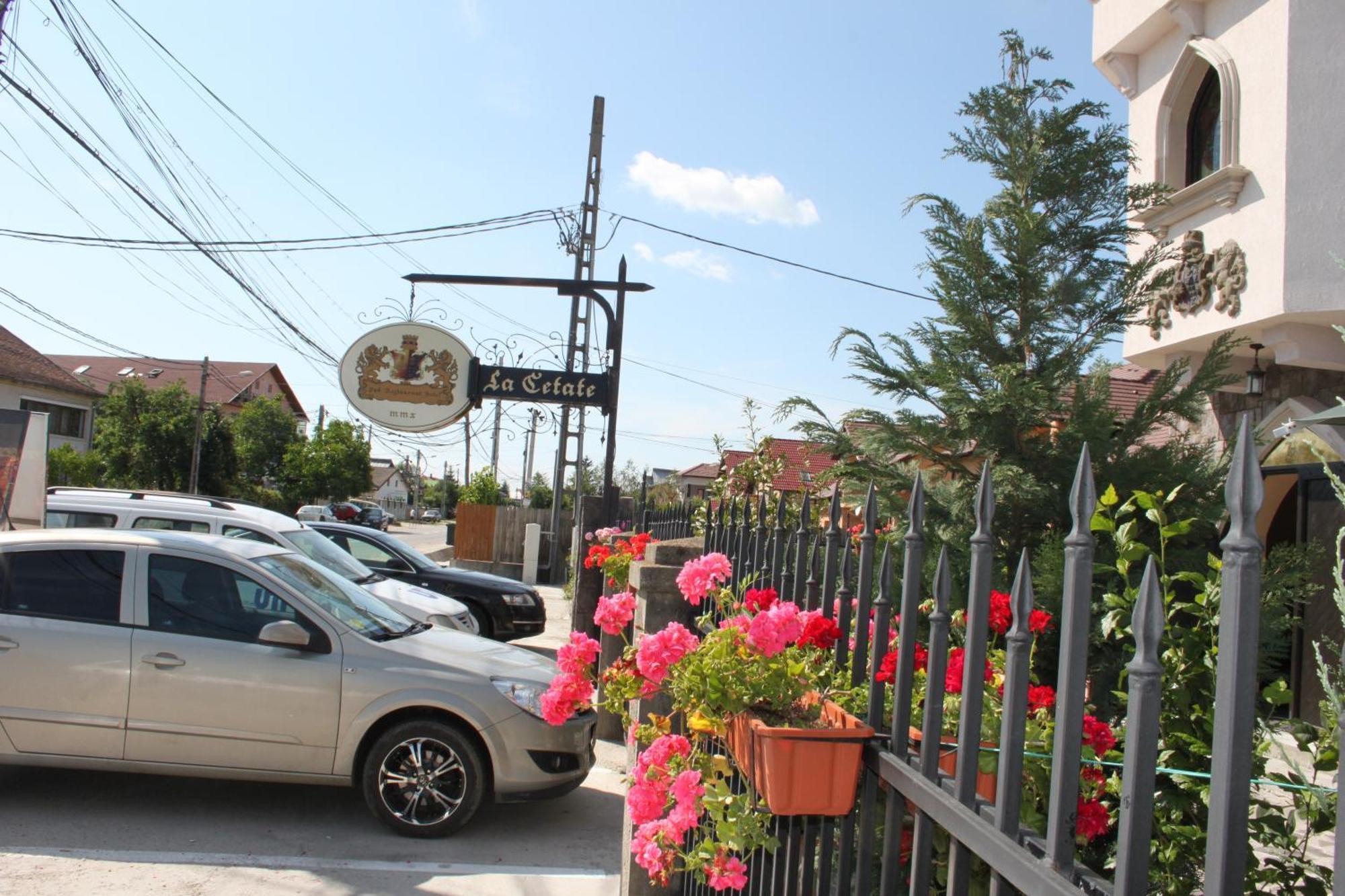 Hotel Lacetate Piteszti Zewnętrze zdjęcie